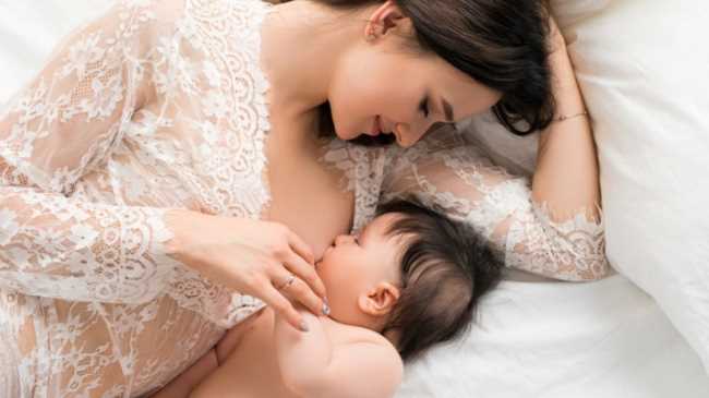 К чему снится Кормить грудью, кормить ребёнка грудным молоком: толкование сна по различным сонникам